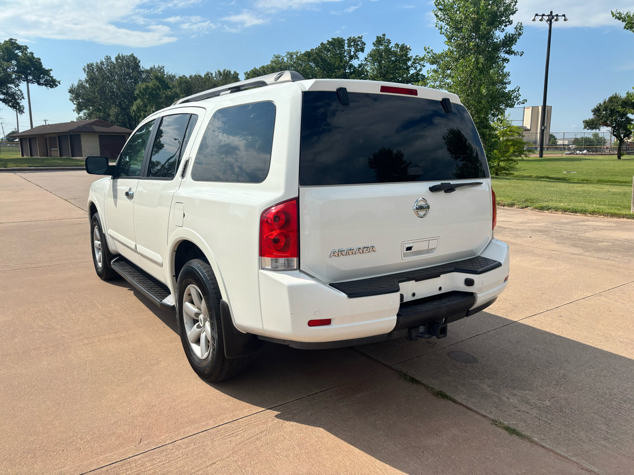 Used 2011 Nissan Armada SV image 7