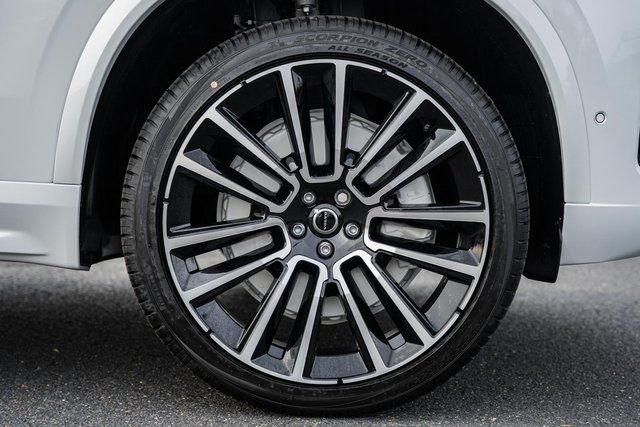 New 2026 Volvo XC90 B6 Plus w/ Protection Package Premier image 16