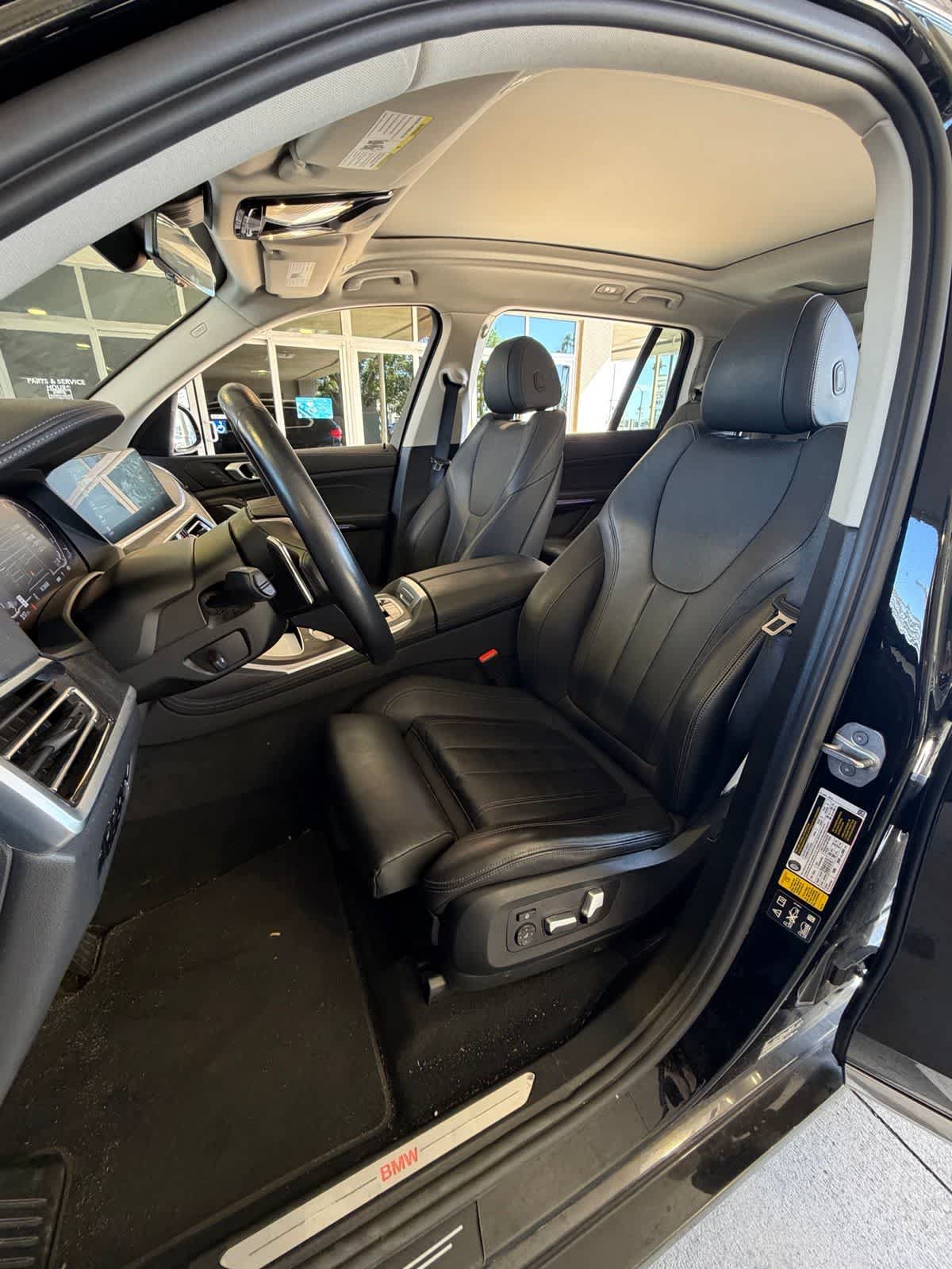 Used 2022 BMW X7 xDrive40i w/ Parking Assistance Package AWD/4WD image 14