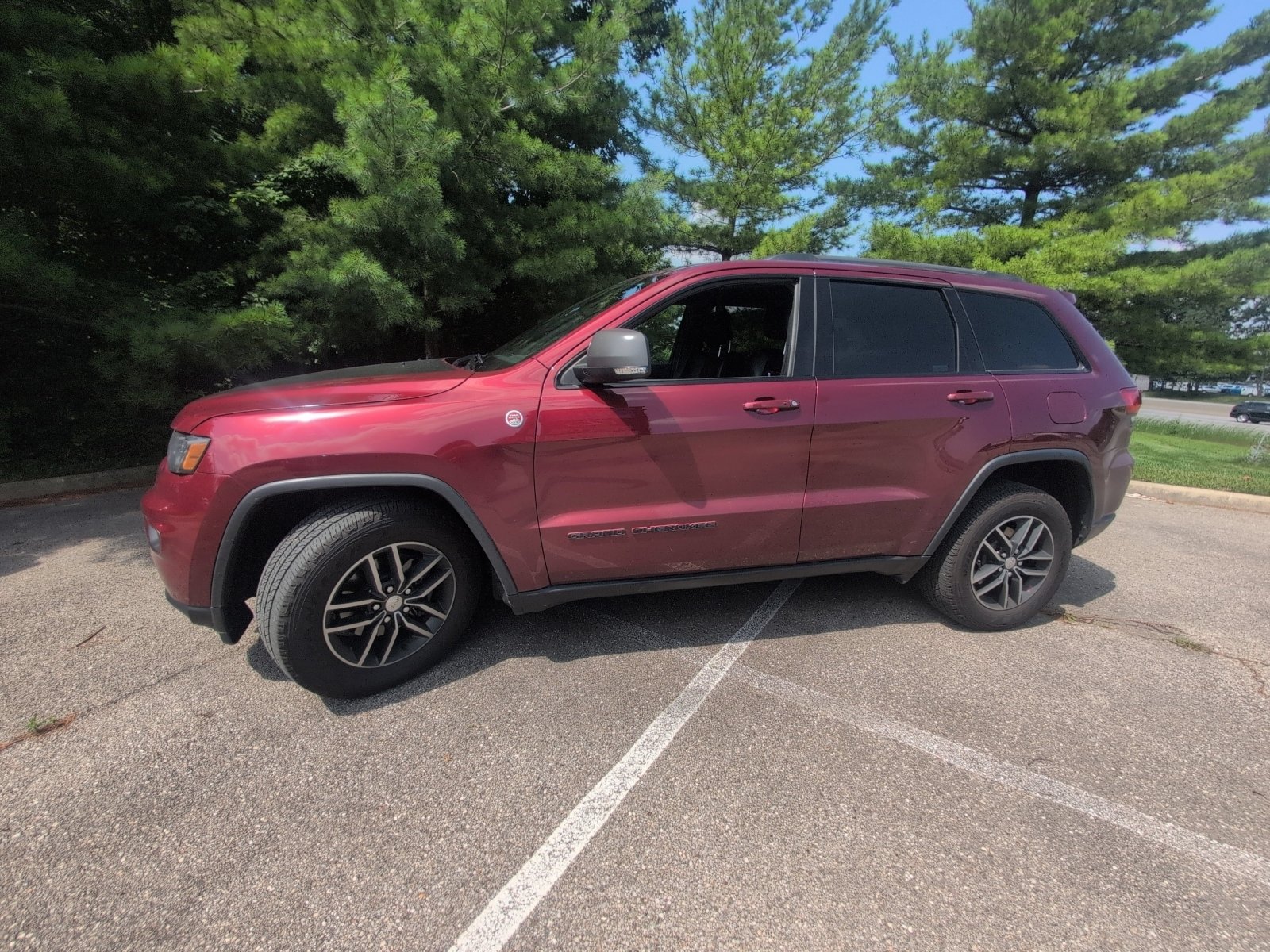 Used 2017 Jeep Grand Cherokee Trailhawk AWD/4WD image 12
