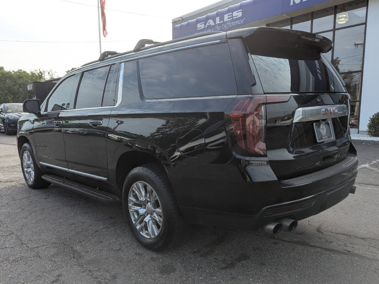 Used 2021 GMC Yukon XL Denali AWD/4WD image 10