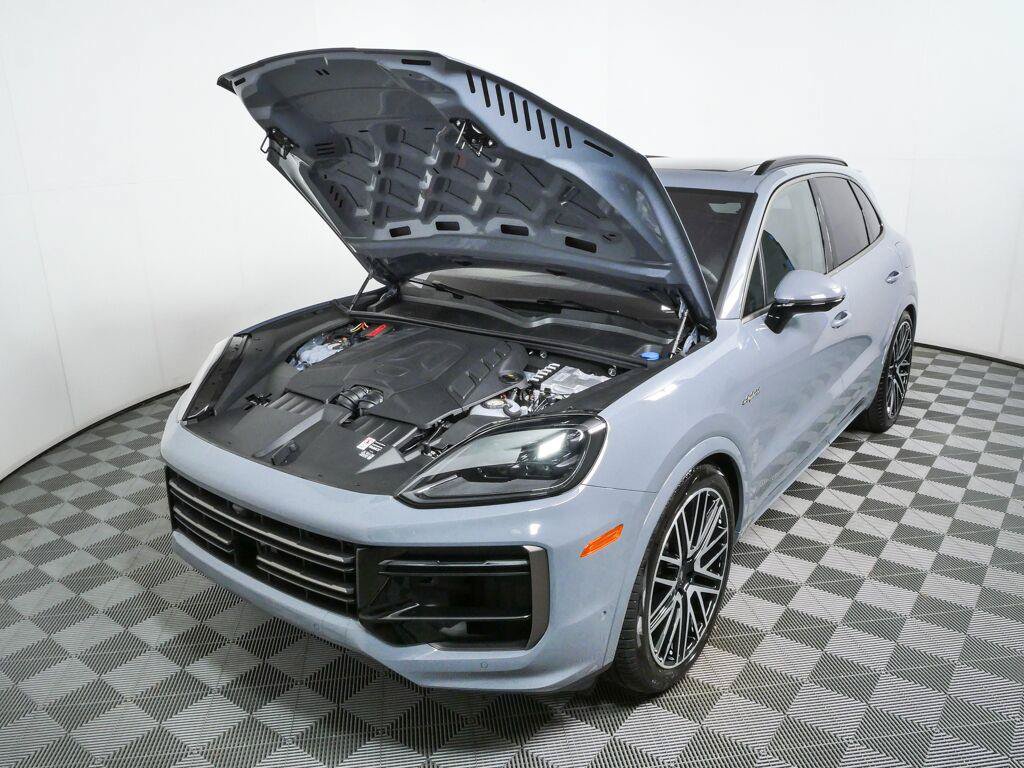 New 2026 Porsche Cayenne Turbo AWD/4WD image 32