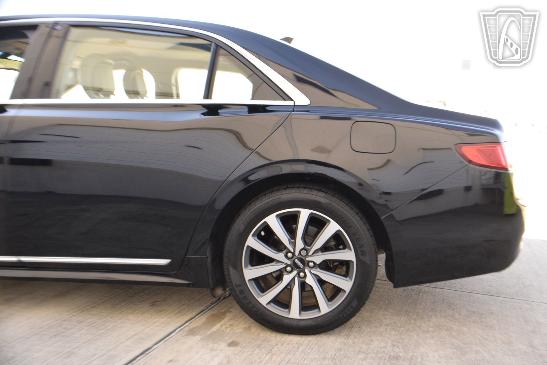 Used 2018 Lincoln Continental Premiere image 33