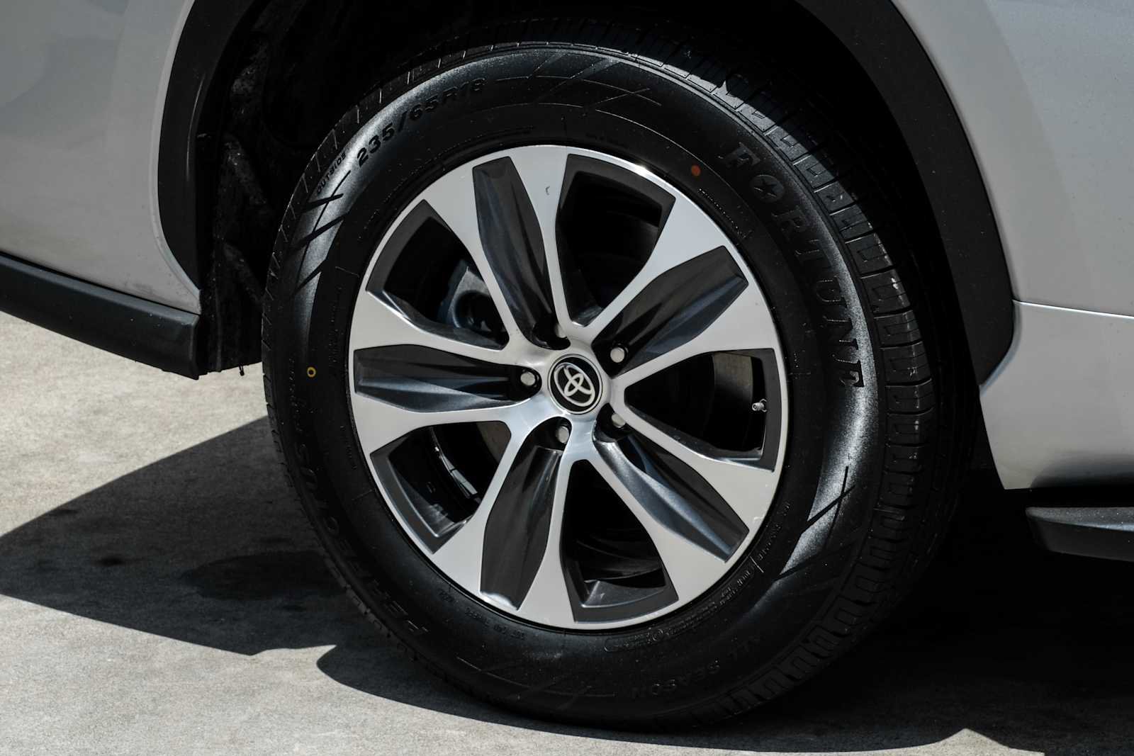 Used 2020 Toyota Highlander XLE FWD image 57