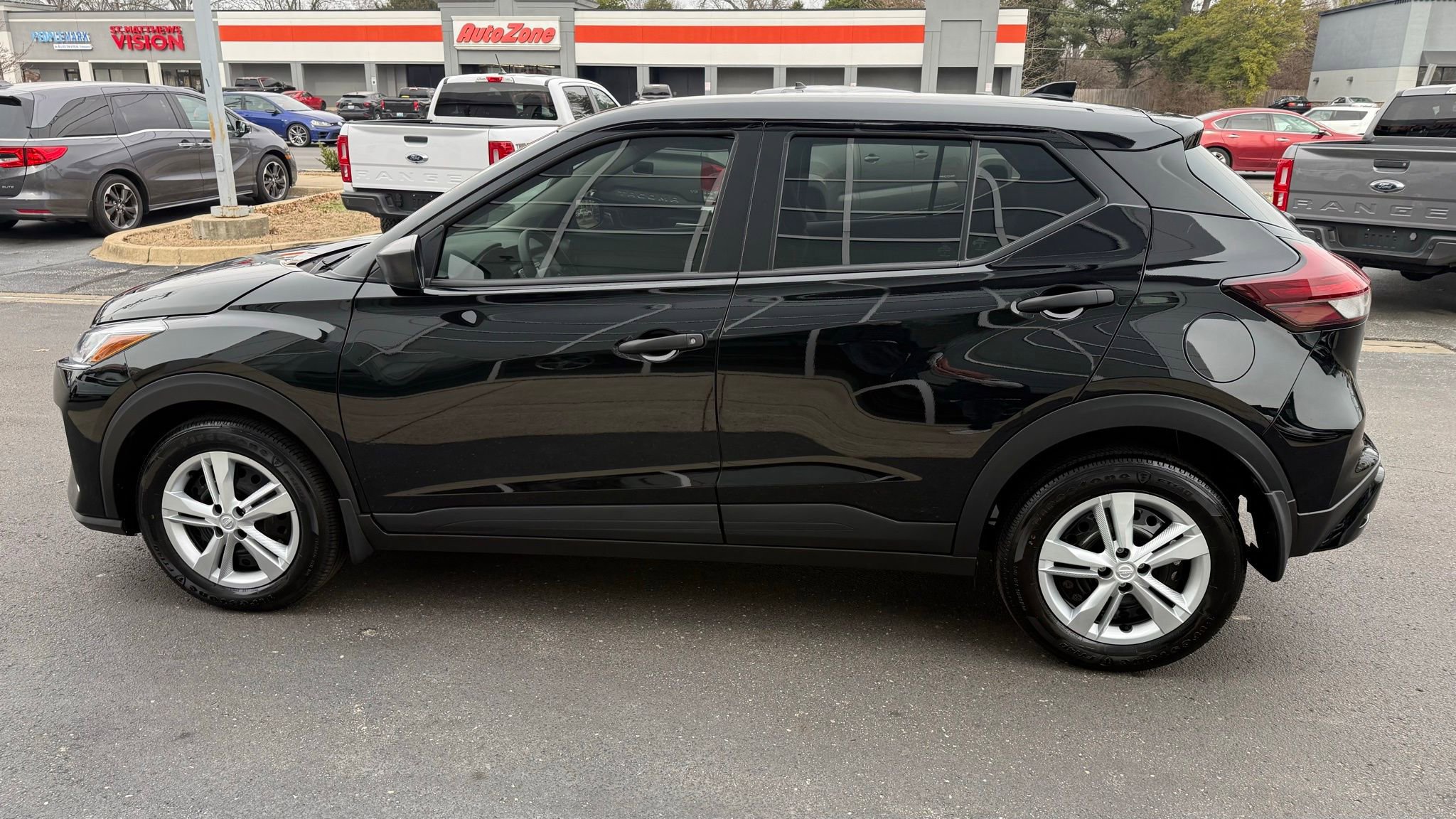 Used 2025 Nissan Kicks Play S image 7