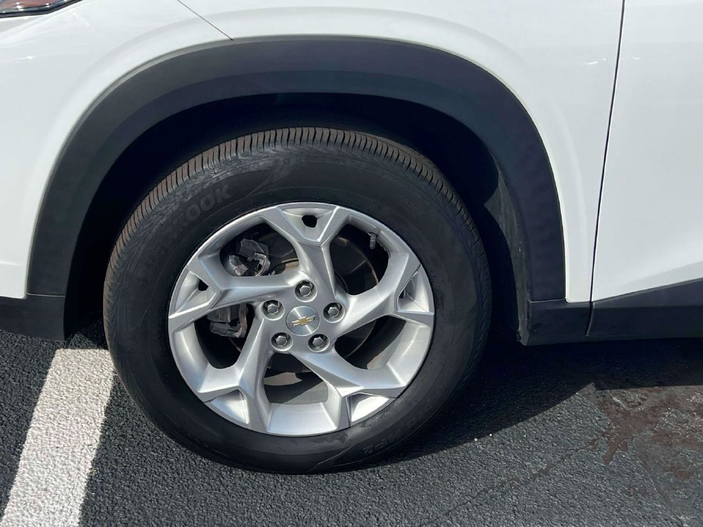Used 2024 Chevrolet Trax LS w/ LS Convenience Package FWD image 6