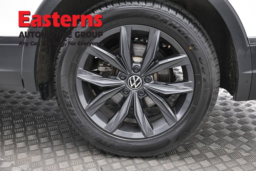 Used 2024 Volkswagen Tiguan SE image 32