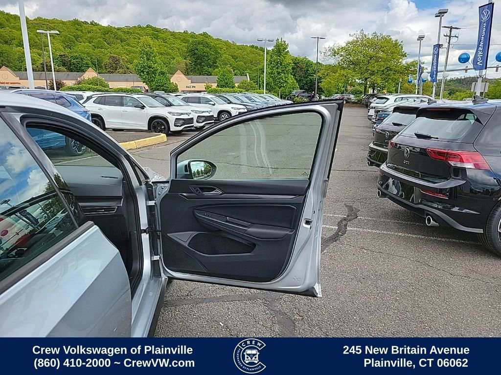 Certified 2022 Volkswagen GTI SE FWD image 39