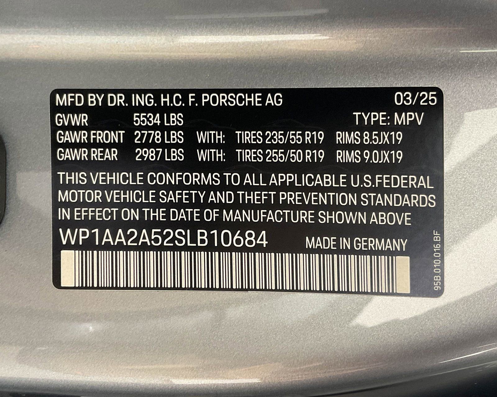 Certified 2025 Porsche Macan image 32