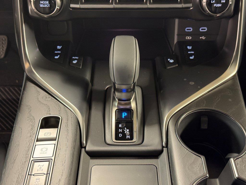 New 2025 Lexus LX 700h Luxury image 21