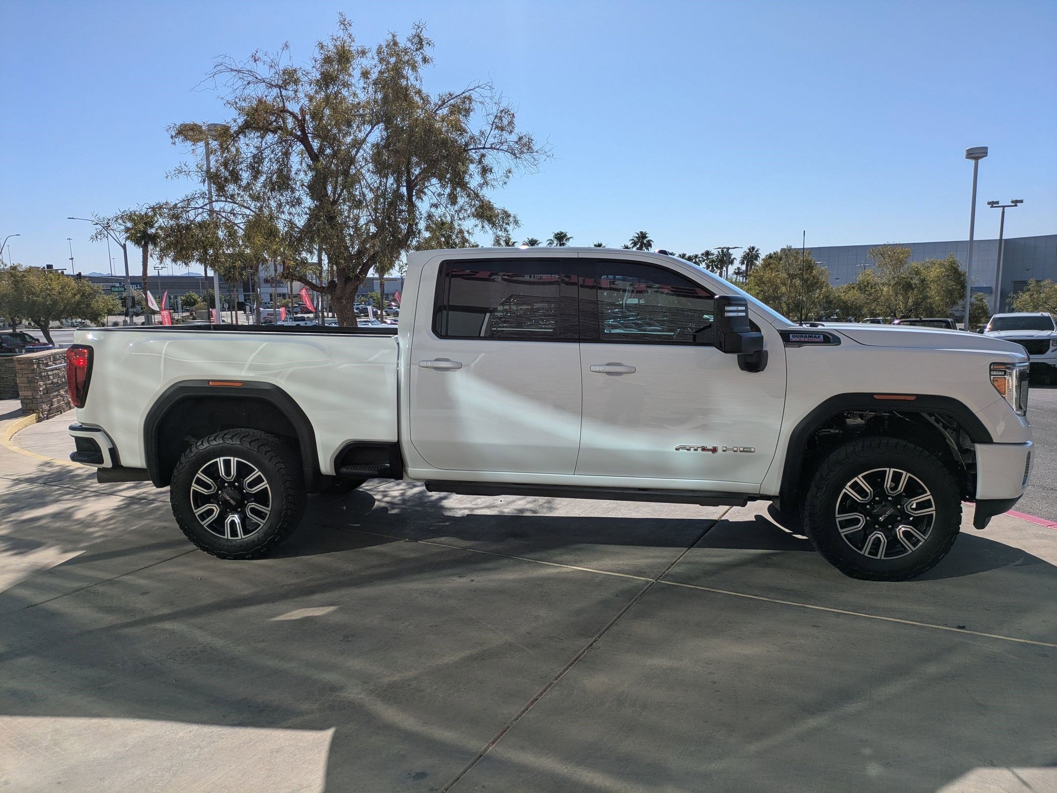 Used 2023 GMC Sierra 3500 AT4 w/ AT4 Preferred Package AWD/4WD image 6