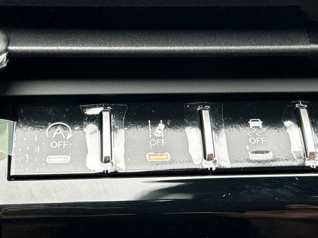 New 2025 Jeep Grand Cherokee L Laredo image 39