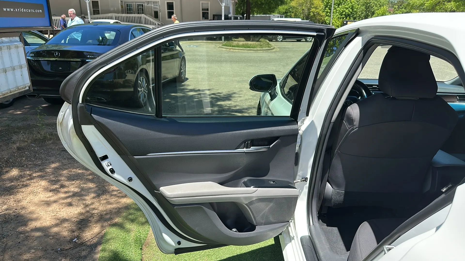 Used 2018 Toyota Camry LE w/ Convenience Package FWD image 18