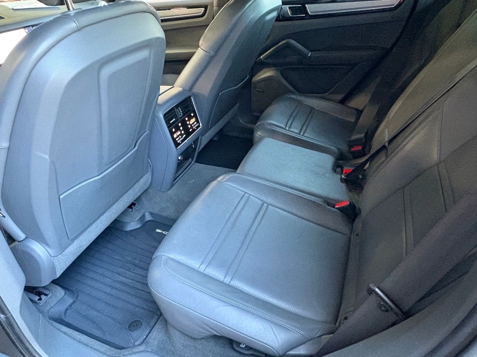 Used 2023 Porsche Cayenne Coupe AWD/4WD image 34