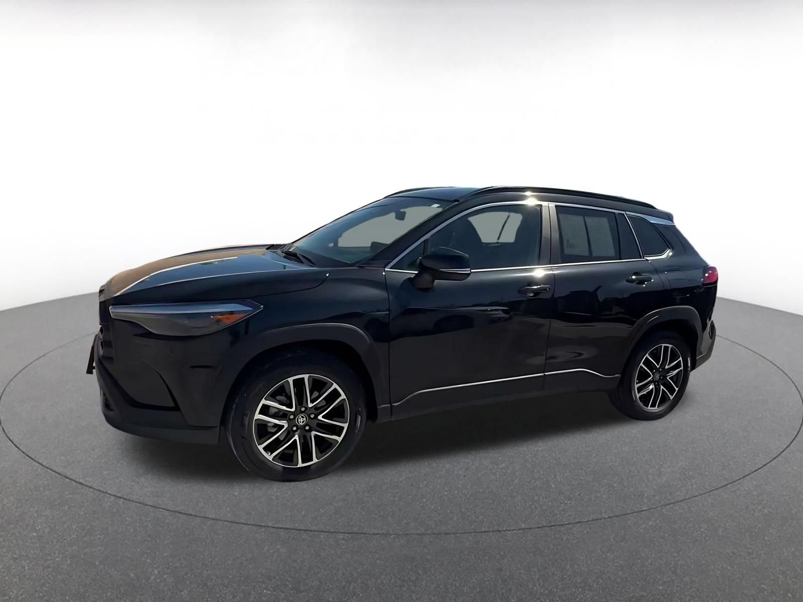 Used 2026 Toyota Corolla Cross XLE FWD image 7