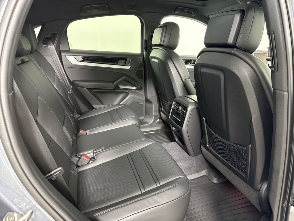New 2026 Porsche Cayenne Coupe AWD/4WD image 24
