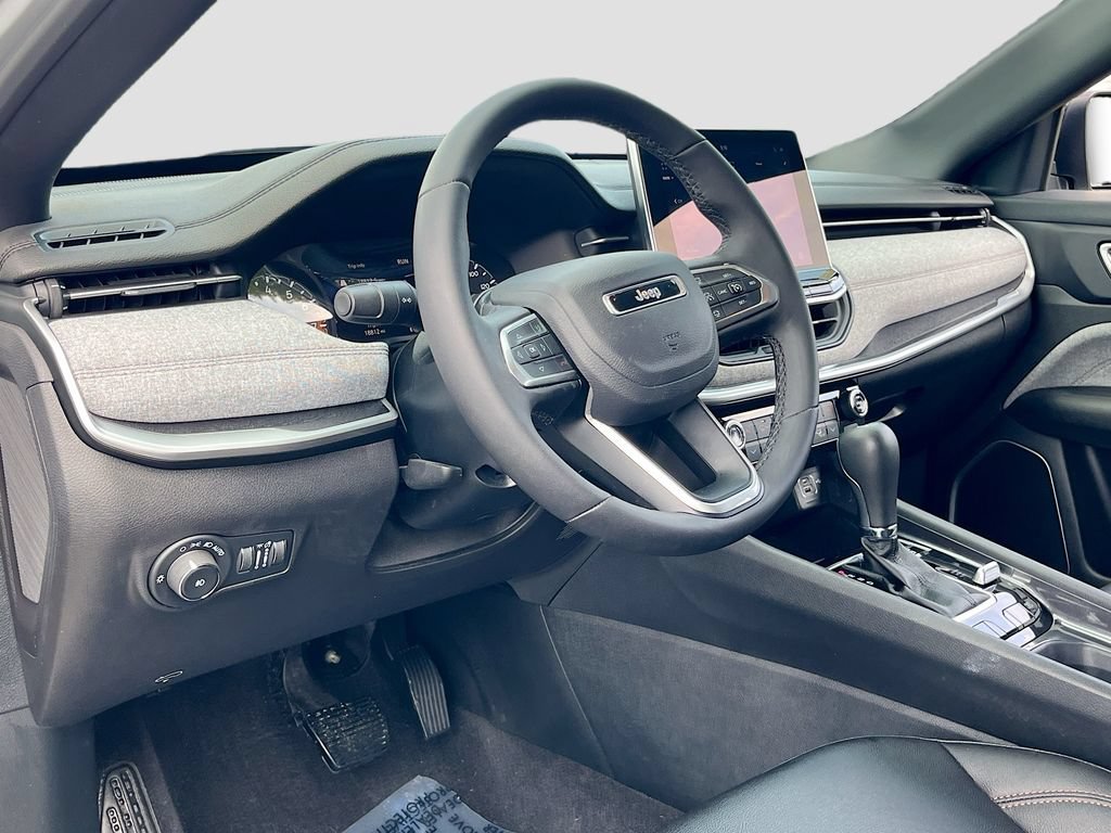 Used 2024 Jeep Compass Latitude AWD/4WD image 9