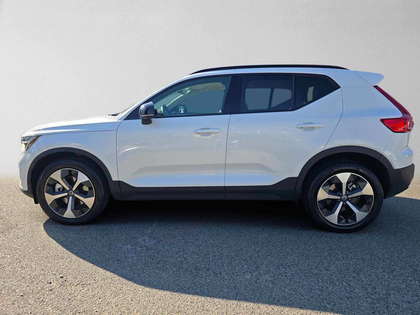 Certified 2026 Volvo XC40 B5 Plus AWD/4WD image 7