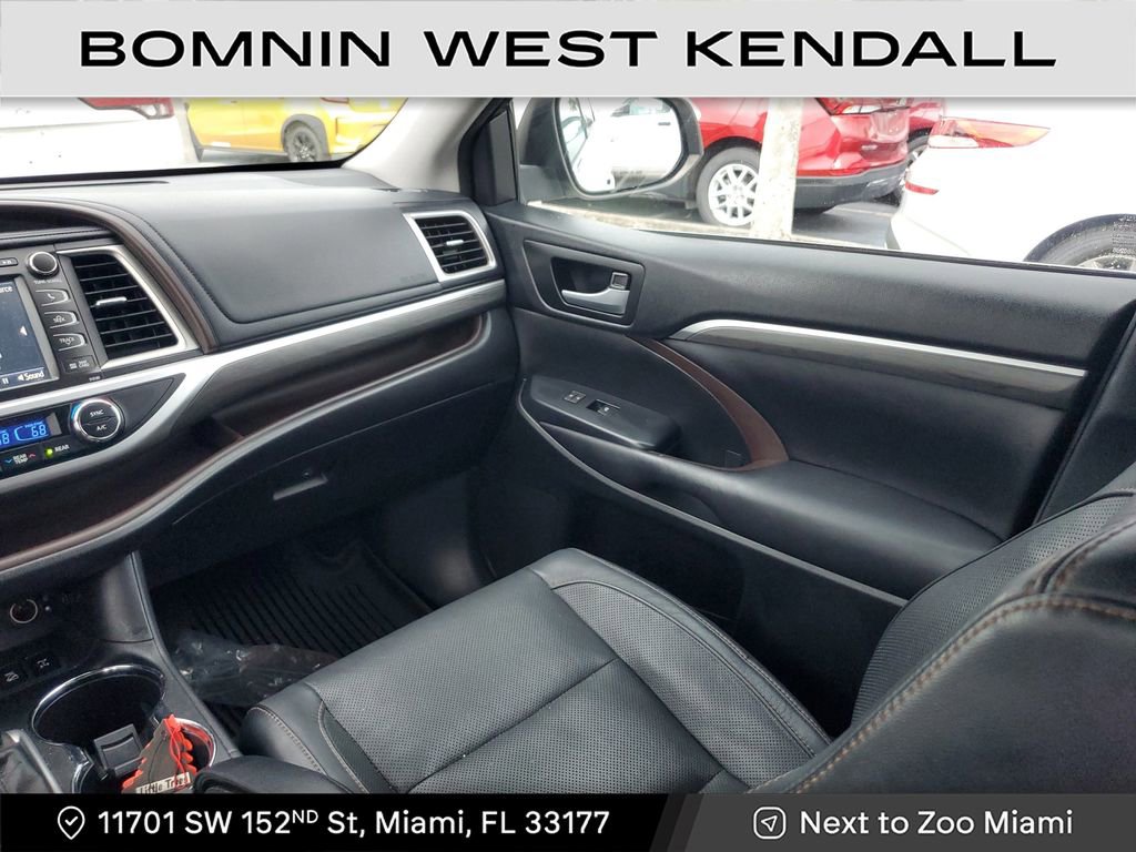 Used 2017 Toyota Highlander Limited image 17