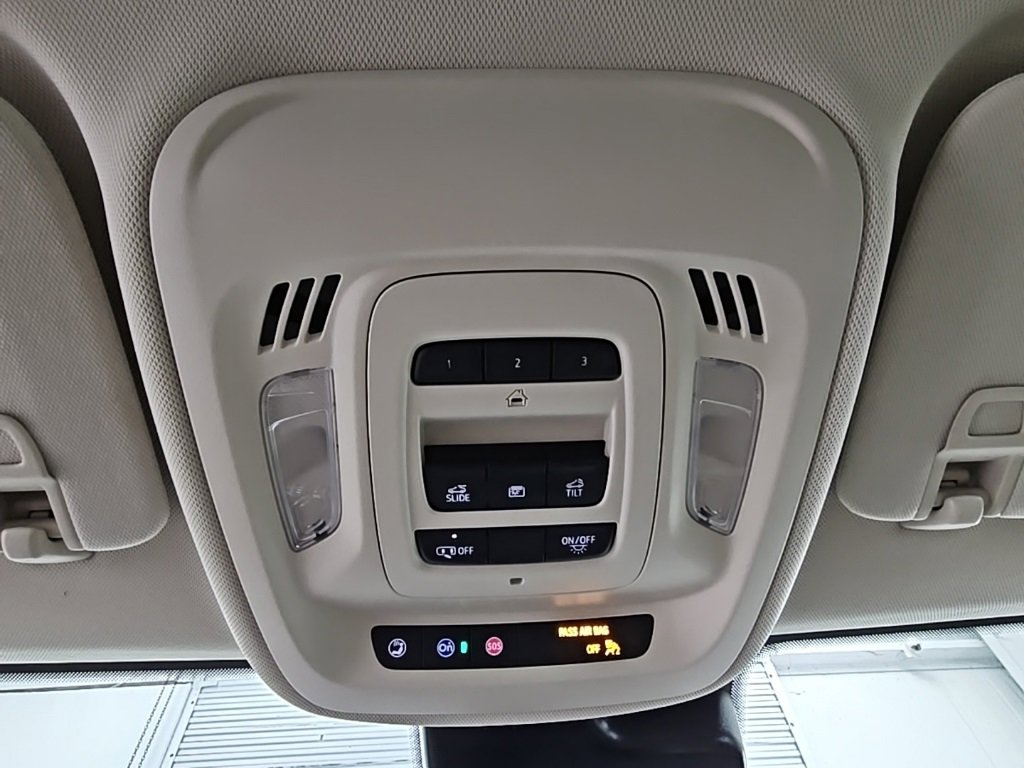 Used 2023 Buick Envision Avenir image 24