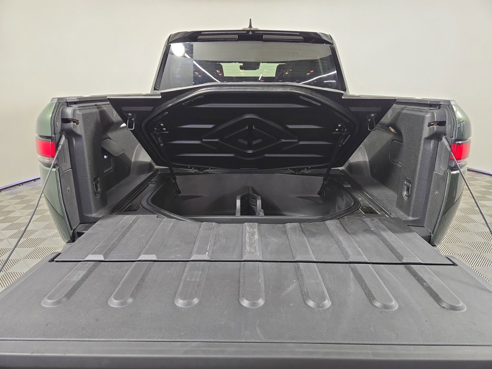 Used 2023 Rivian R1T Adventure image 15