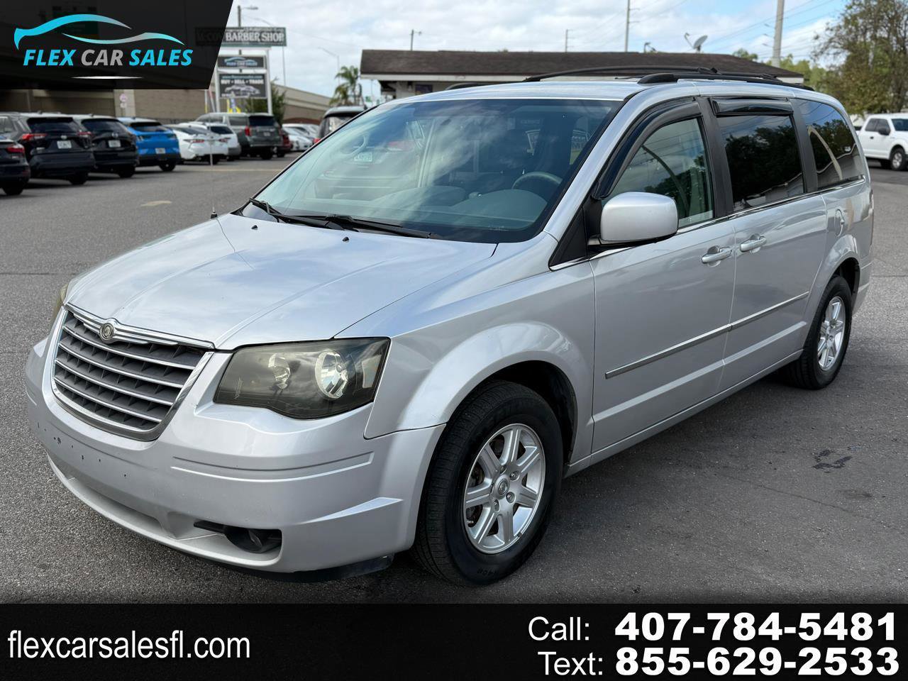 Used 2010 Chrysler Town & Country Touring FWD image 1