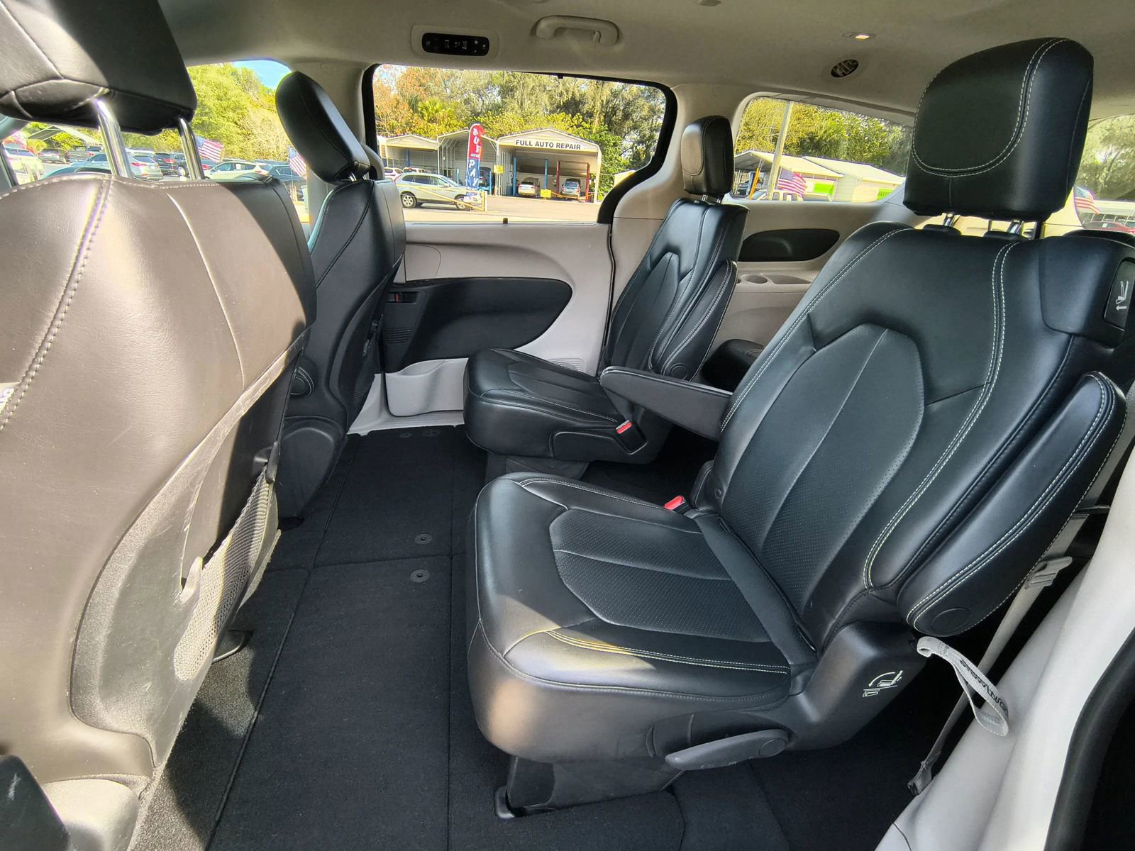 Used 2020 Chrysler Voyager Lxi image 9