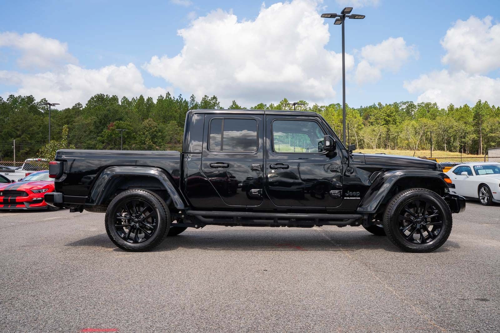 Used 2023 Jeep Gladiator Overland AWD/4WD image 8