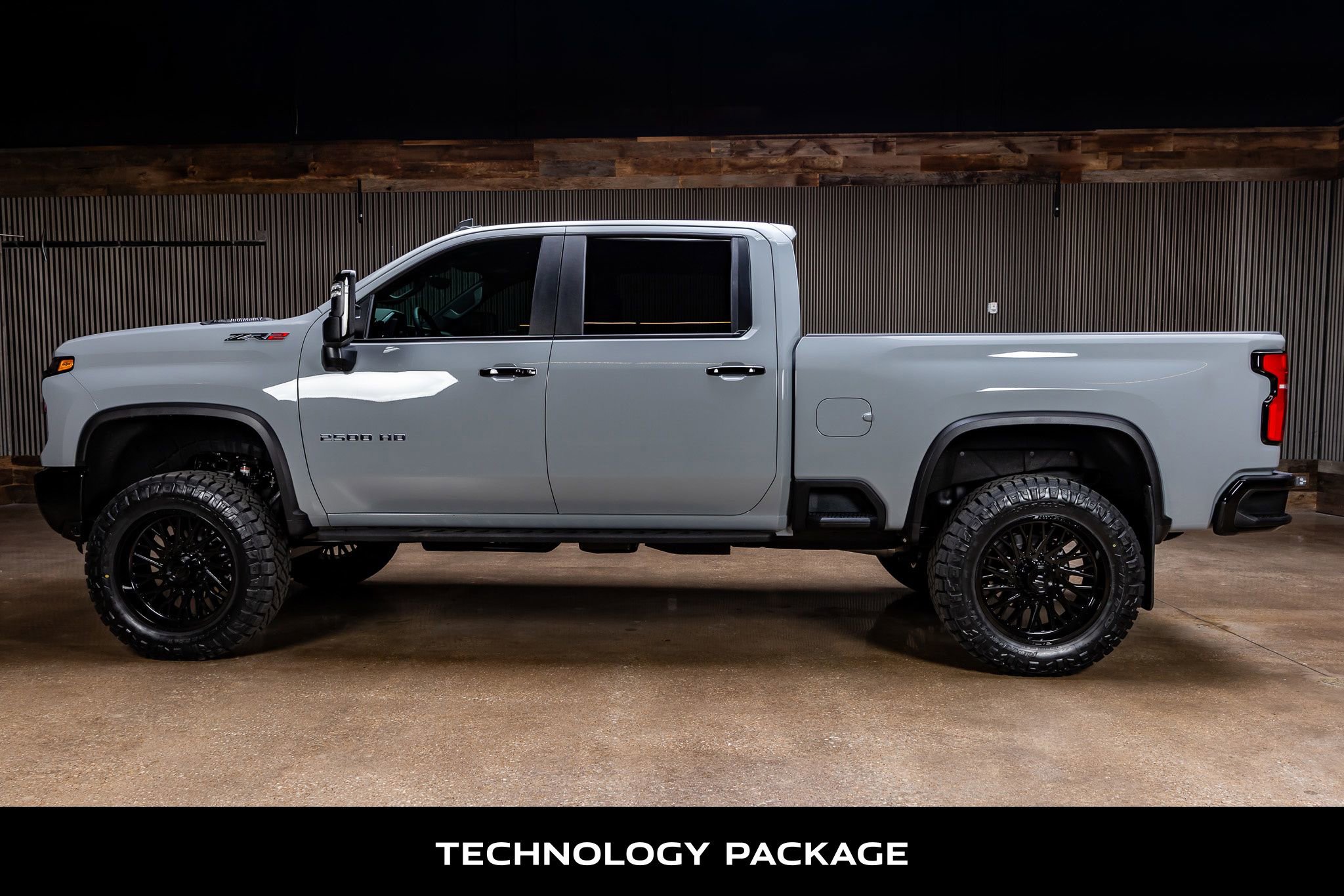 Used 2025 Chevrolet Silverado 2500 ZR2 w/ Technology Package image 6