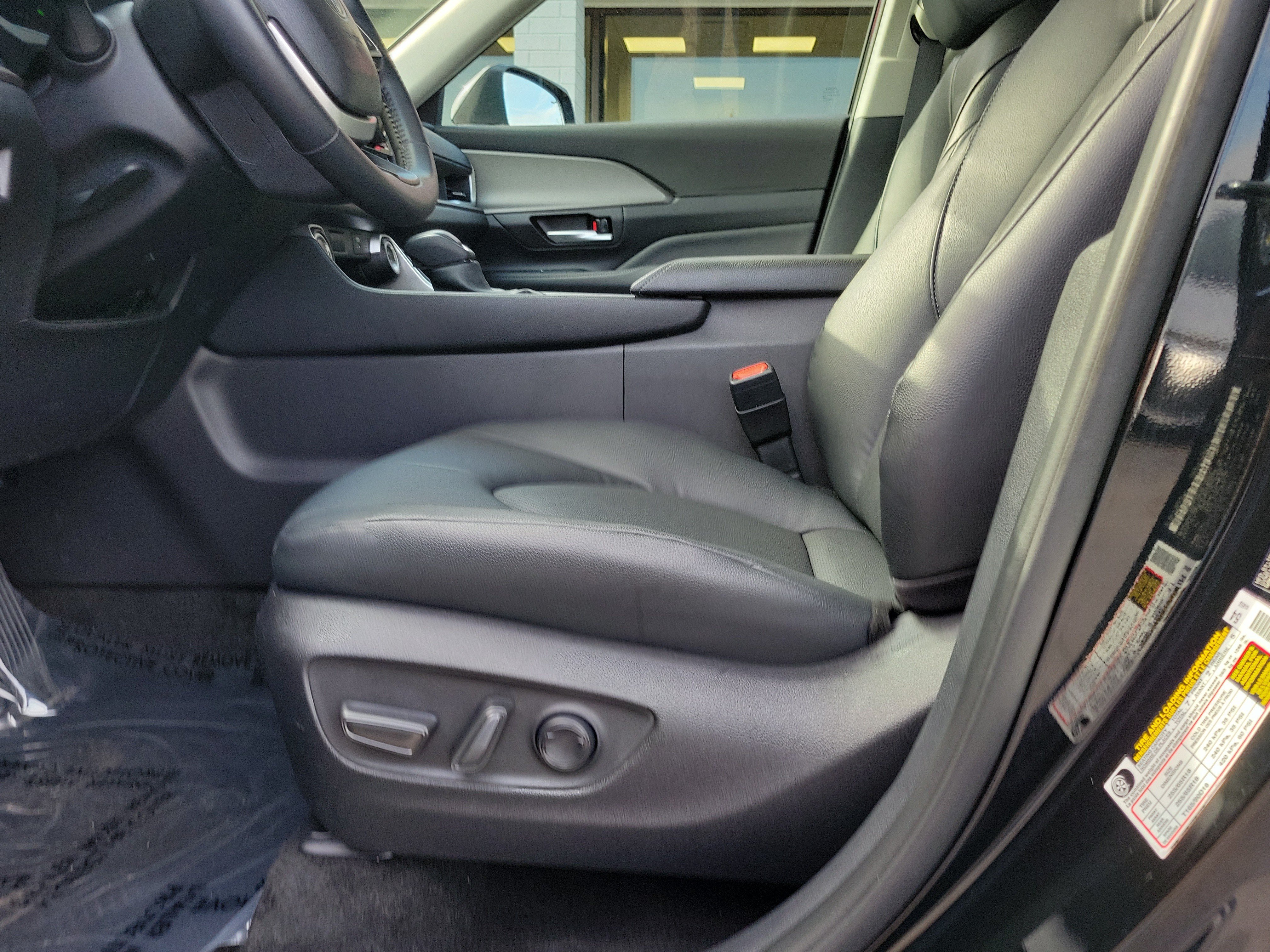 Used 2025 Toyota Grand Highlander AWD image 16