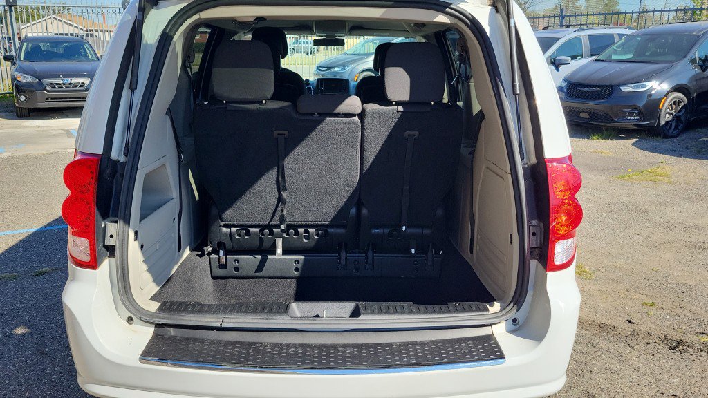 Used 2018 Dodge Grand Caravan SE image 11
