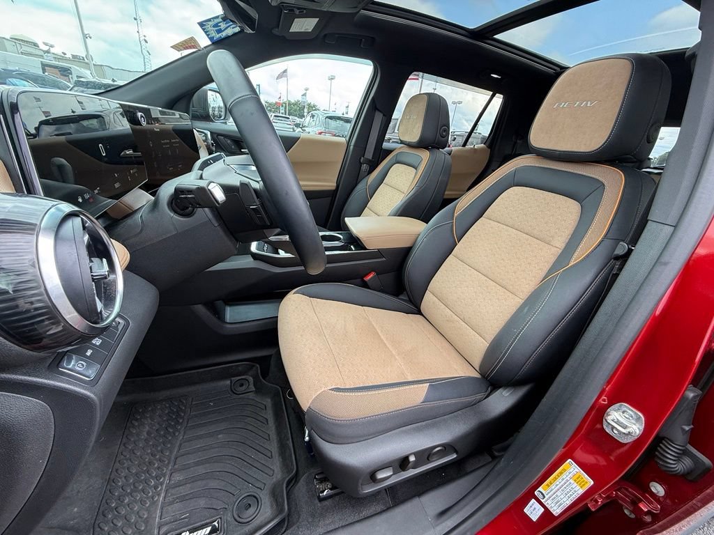 Used 2025 Chevrolet Equinox ACTIV w/ Safety and Technology Package AWD/4WD image 19