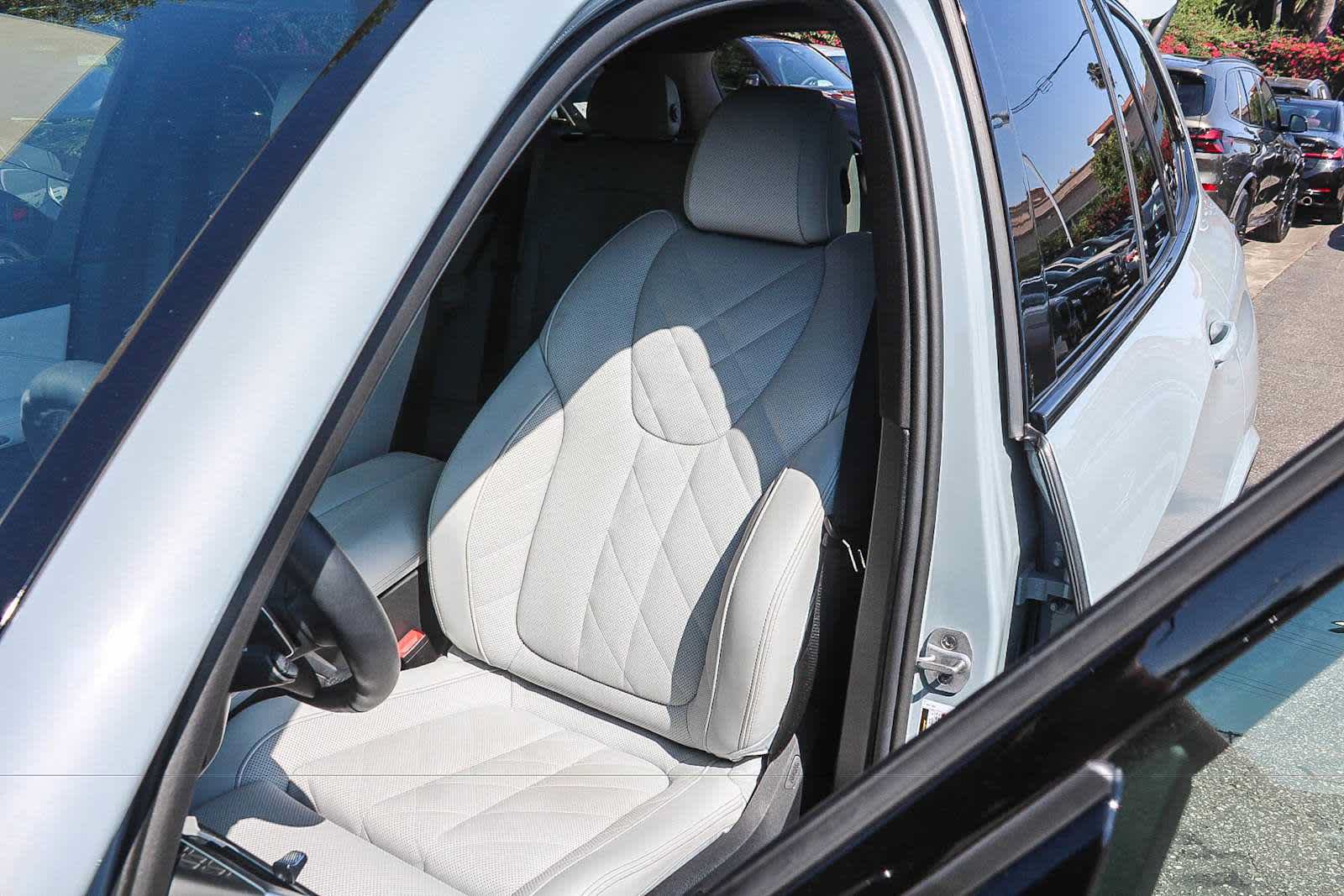 Used 2025 BMW X5 sDrive40i w/ M Sport Package RWD image 25