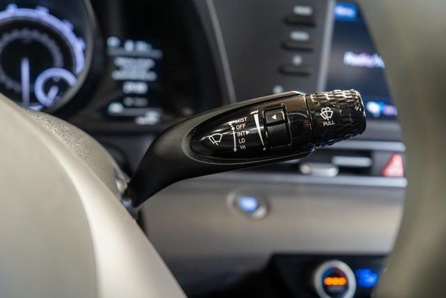 Used 2021 Hyundai Elantra Blue image 24