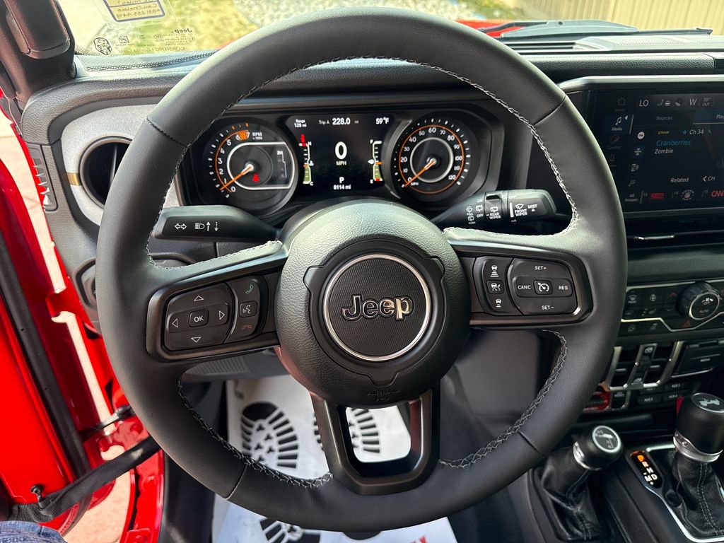 Used 2025 Jeep Wrangler Willys image 17