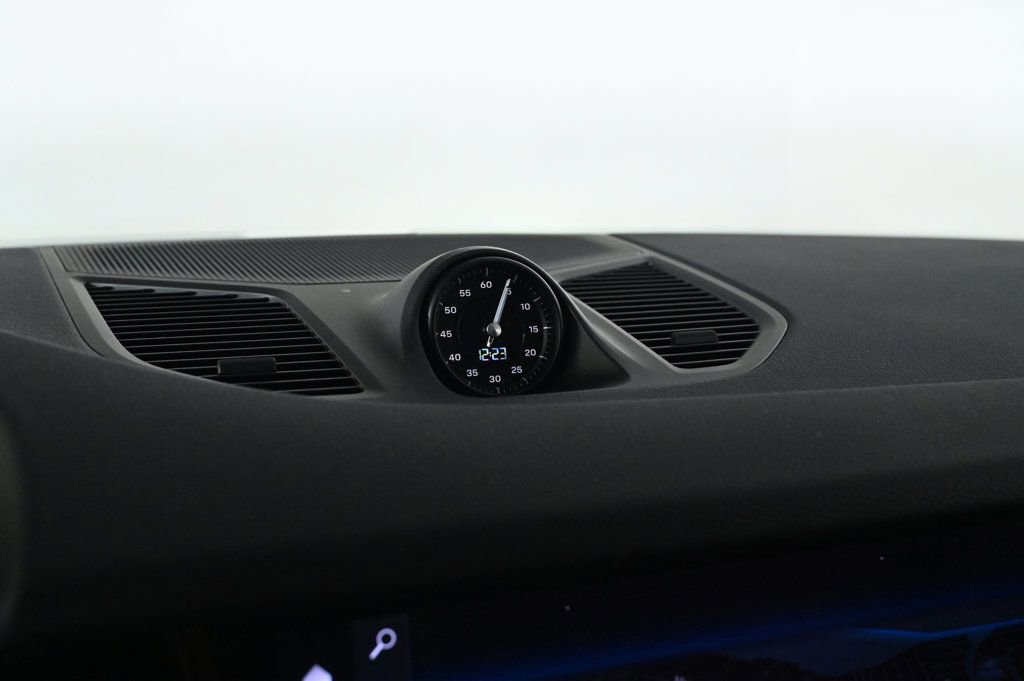 Certified 2026 Porsche Cayenne E-Hybrid Coupe image 21