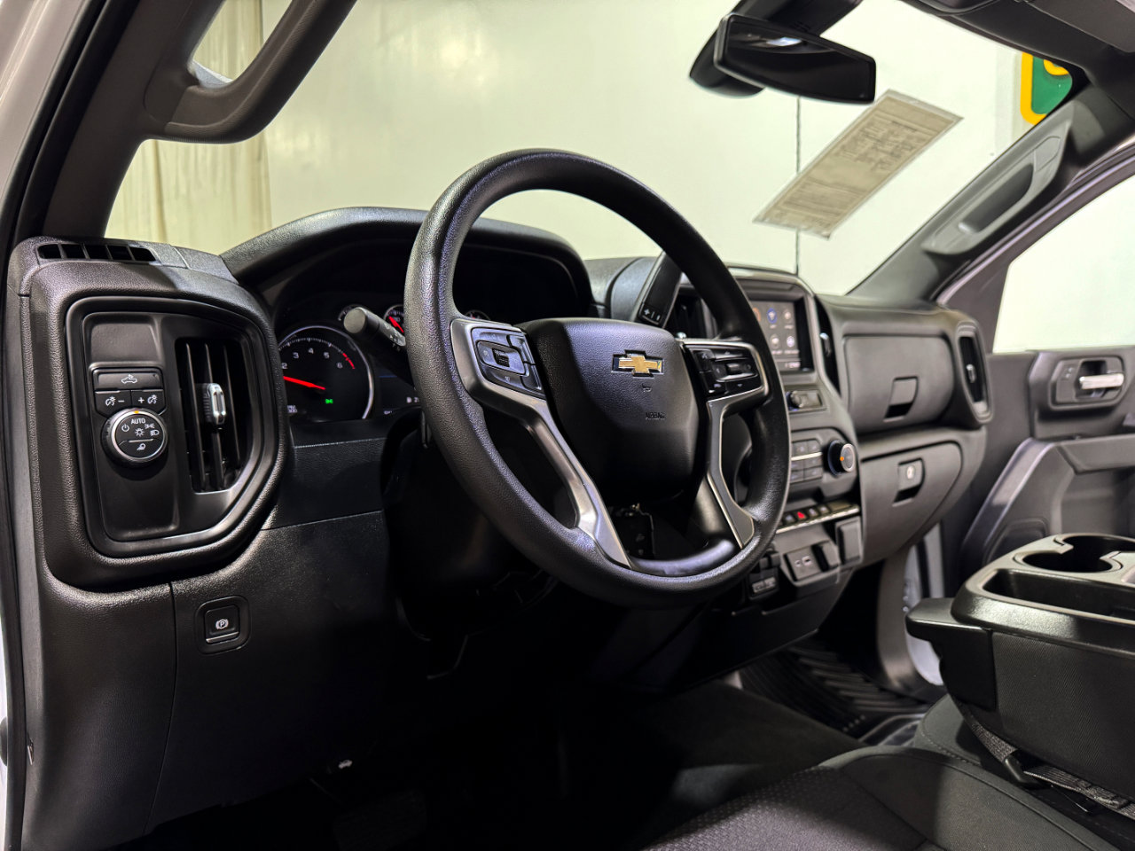 Used 2022 Chevrolet Silverado 2500 Custom w/ Custom Value Package image 10