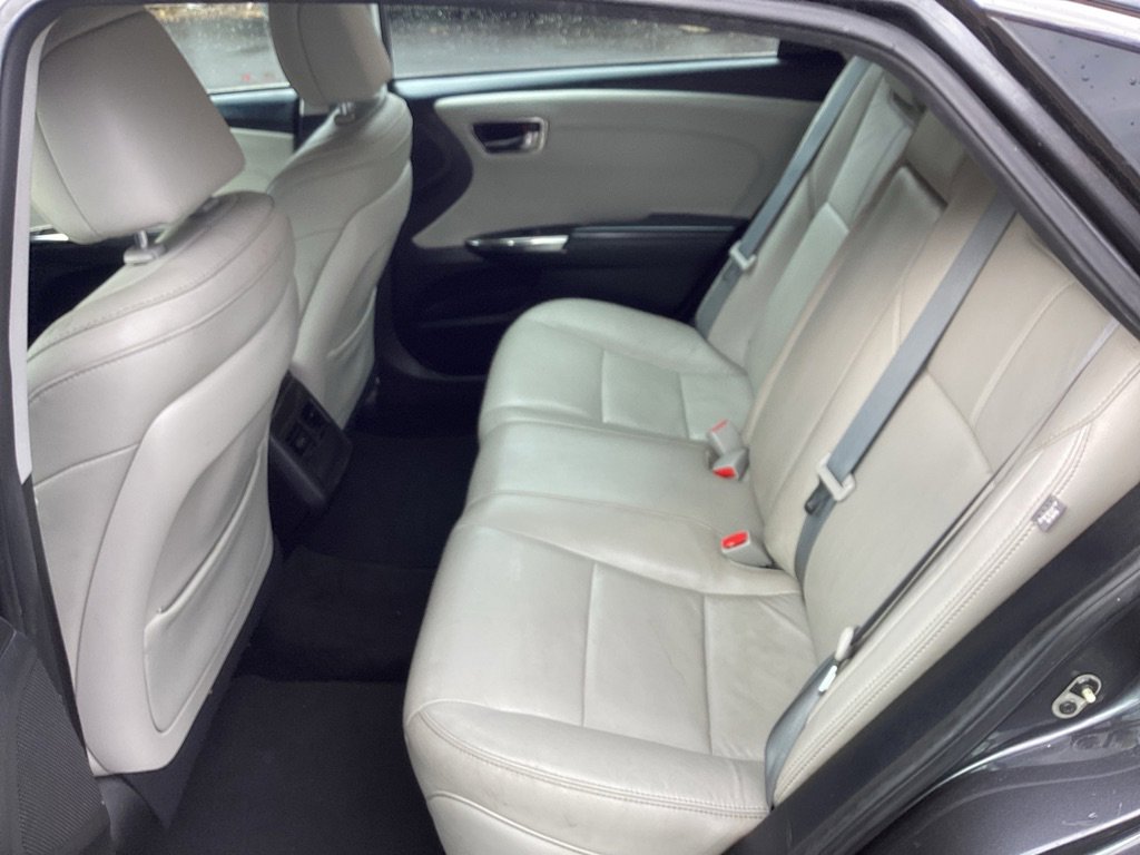 Used 2018 Toyota Avalon XLE image 11