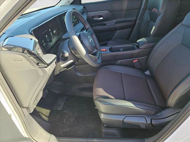 New 2026 Nissan Kicks SR image 4