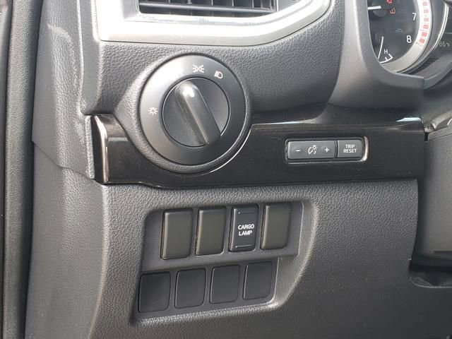 Used 2018 Nissan Titan SV AWD/4WD image 21