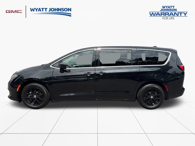 Used 2023 Chrysler Voyager LX FWD image 2