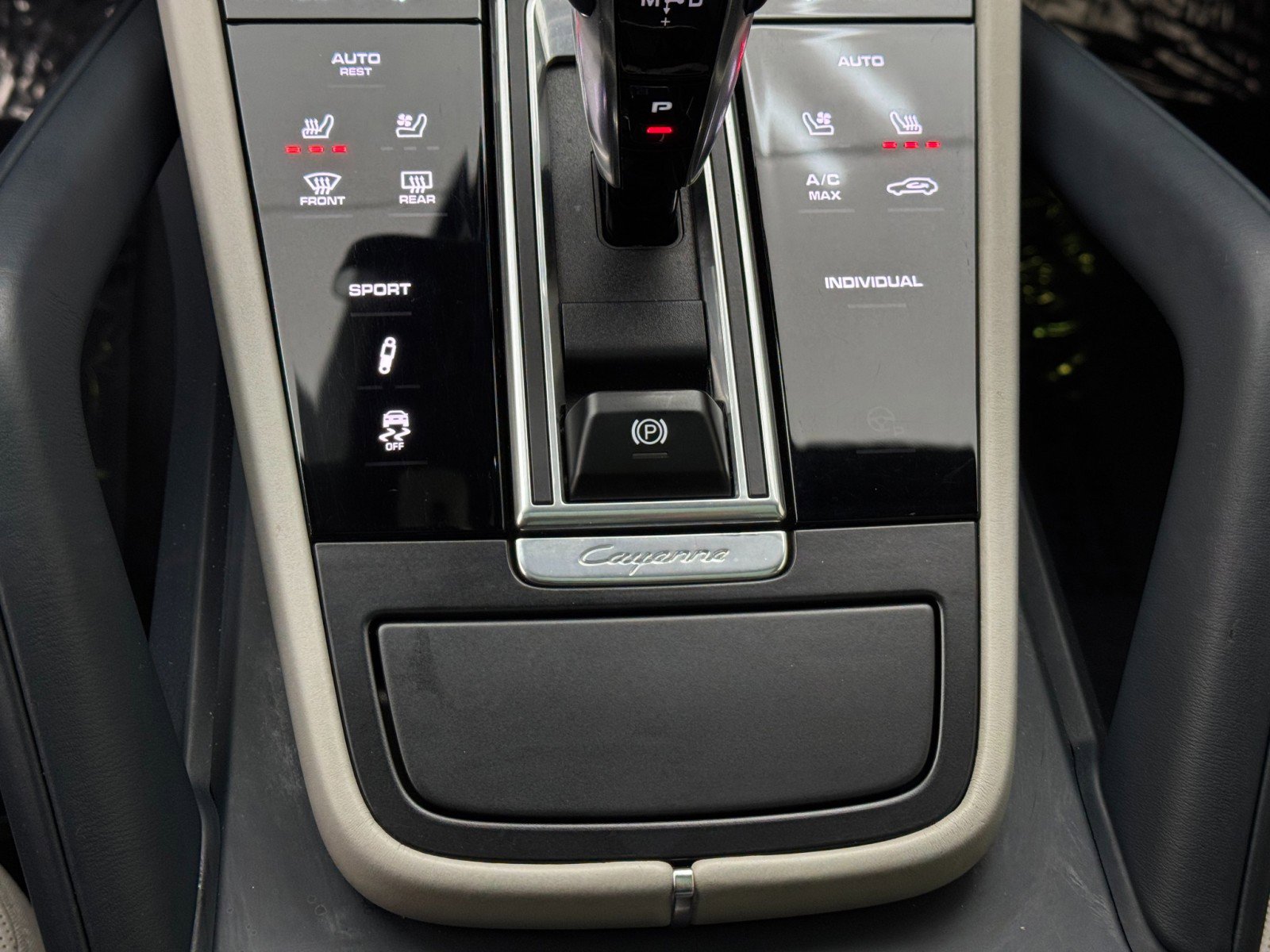 Used 2020 Porsche Cayenne S w/ Premium Package image 34