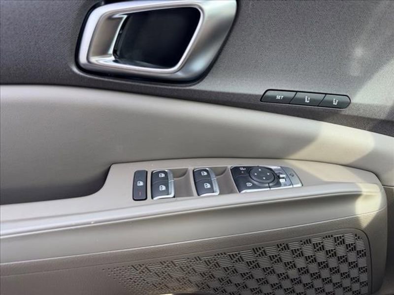 New 2026 Kia Carnival EX image 18