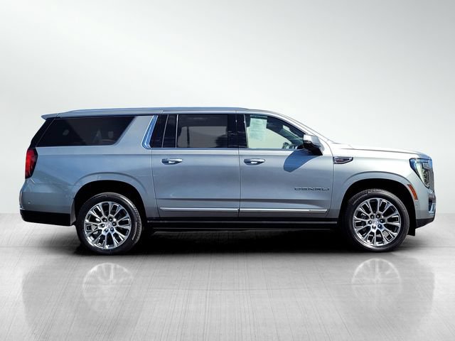 Used 2025 GMC Yukon XL Denali w/ Denali Reserve Package AWD/4WD image 3