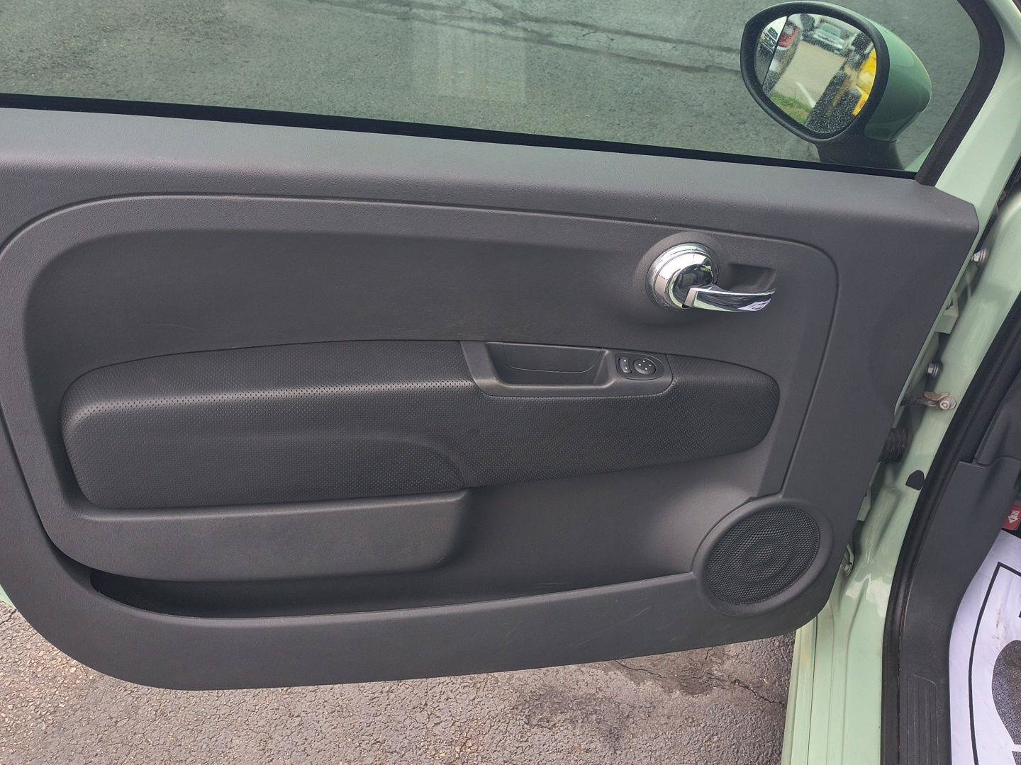 Used 2012 FIAT 500 Sport w/ Safety & Convenience Pkg FWD image 4