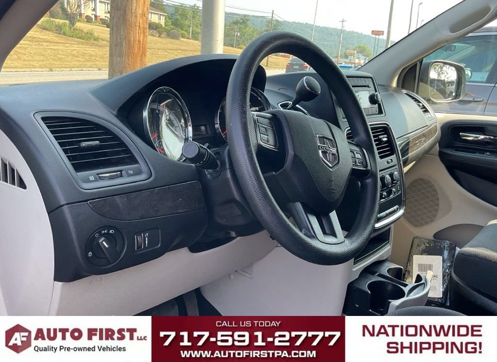 Used 2017 Dodge Grand Caravan SE FWD image 6