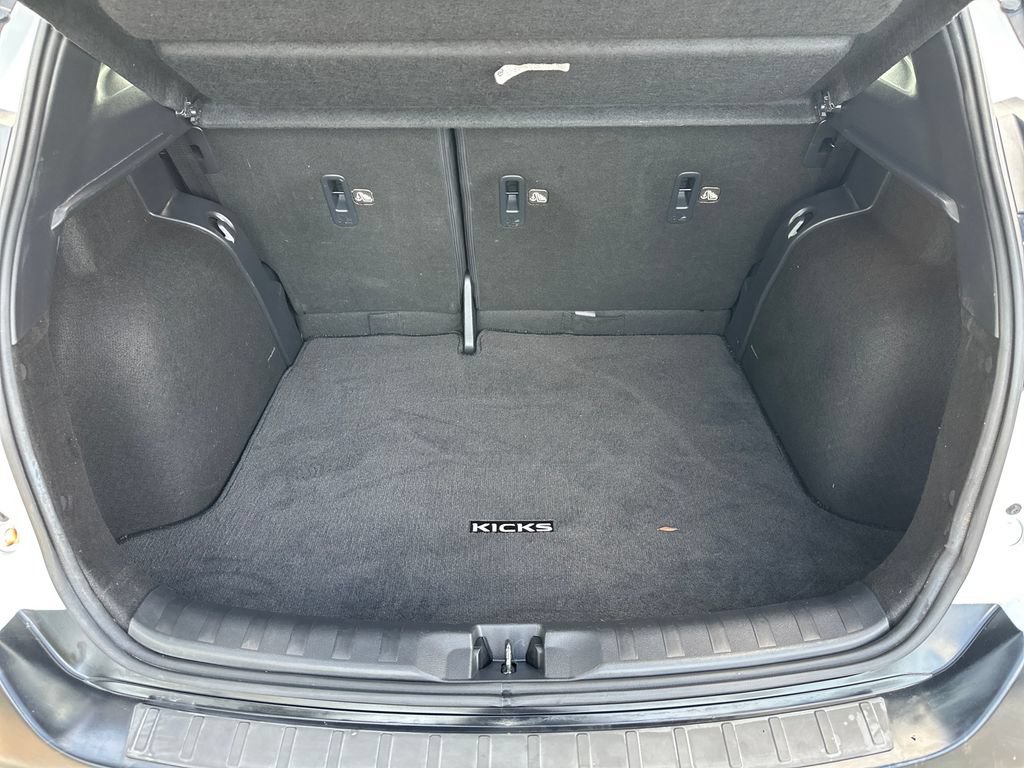 Used 2019 Nissan Kicks SR w/ Exterior Package FWD image 39