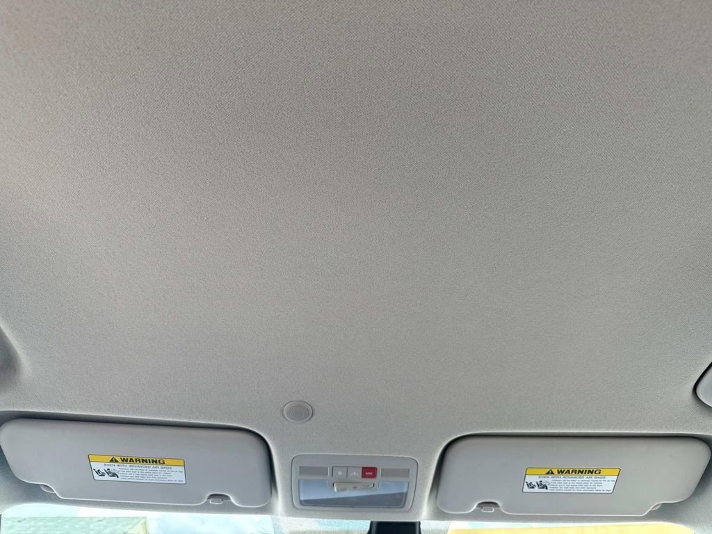 Used 2024 Hyundai Venue Limited image 13