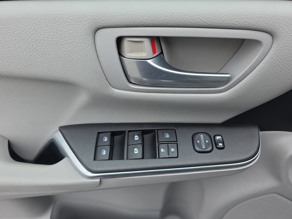 Used 2016 Toyota Camry LE FWD image 18