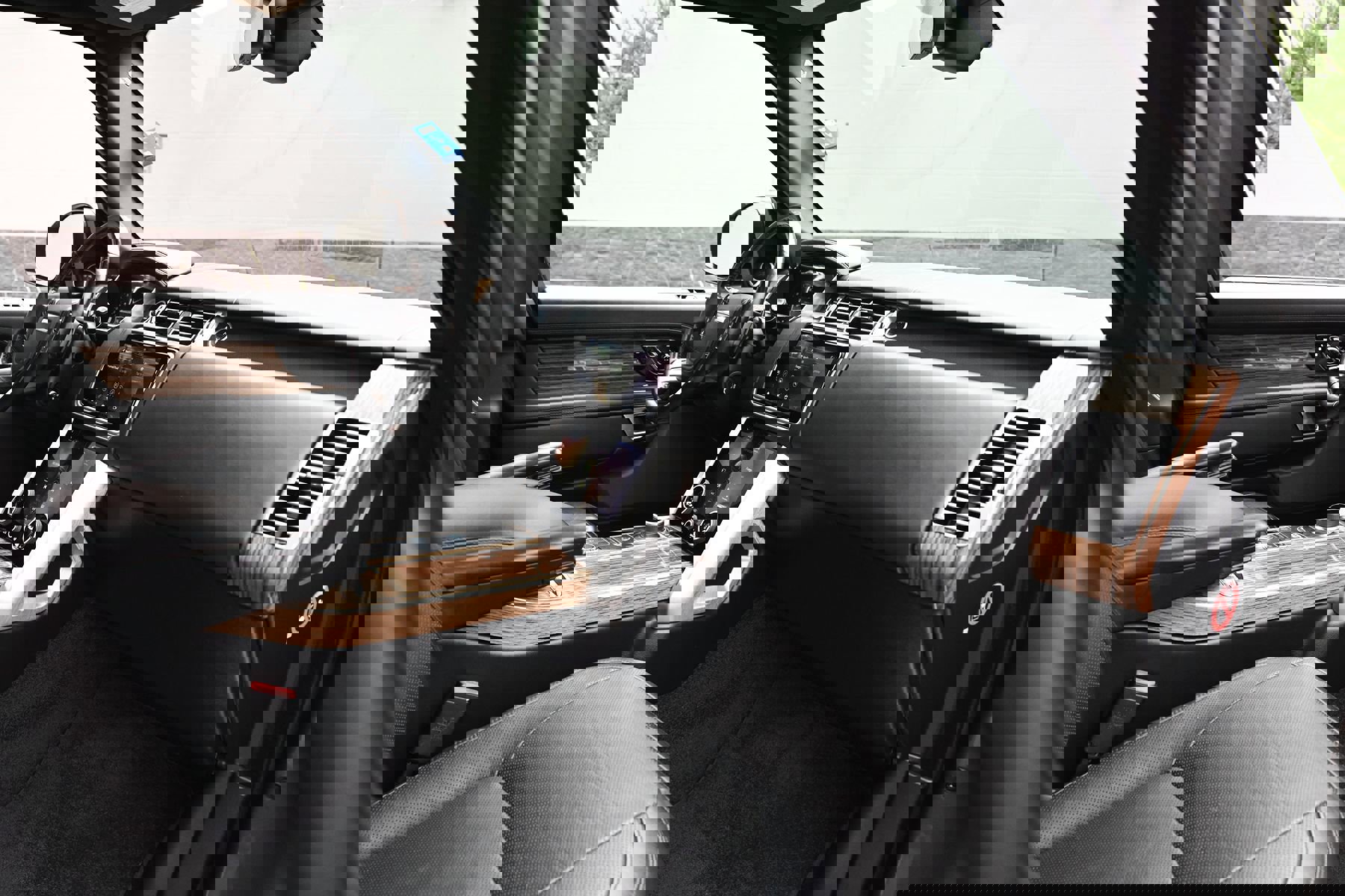 Used 2019 Land Rover Range Rover HSE image 21